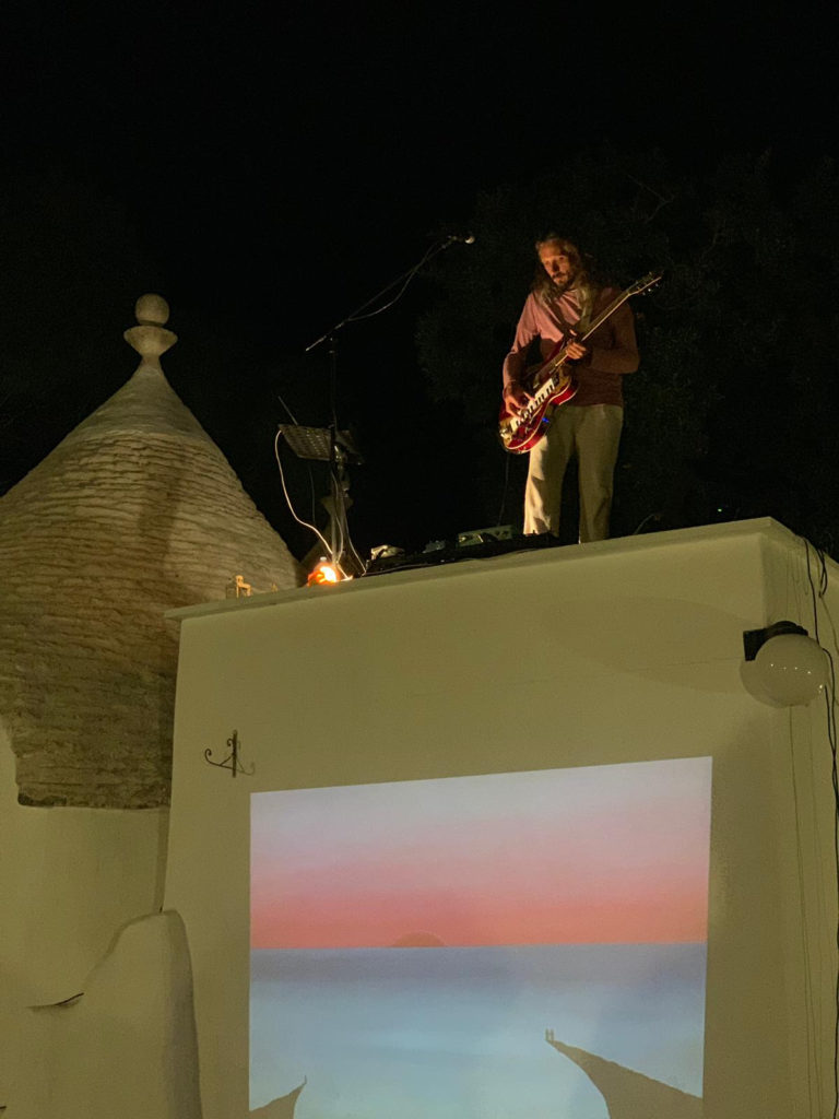 live on the roof of the trullo during the Dreamtime artistic residence (Puglia 2019)